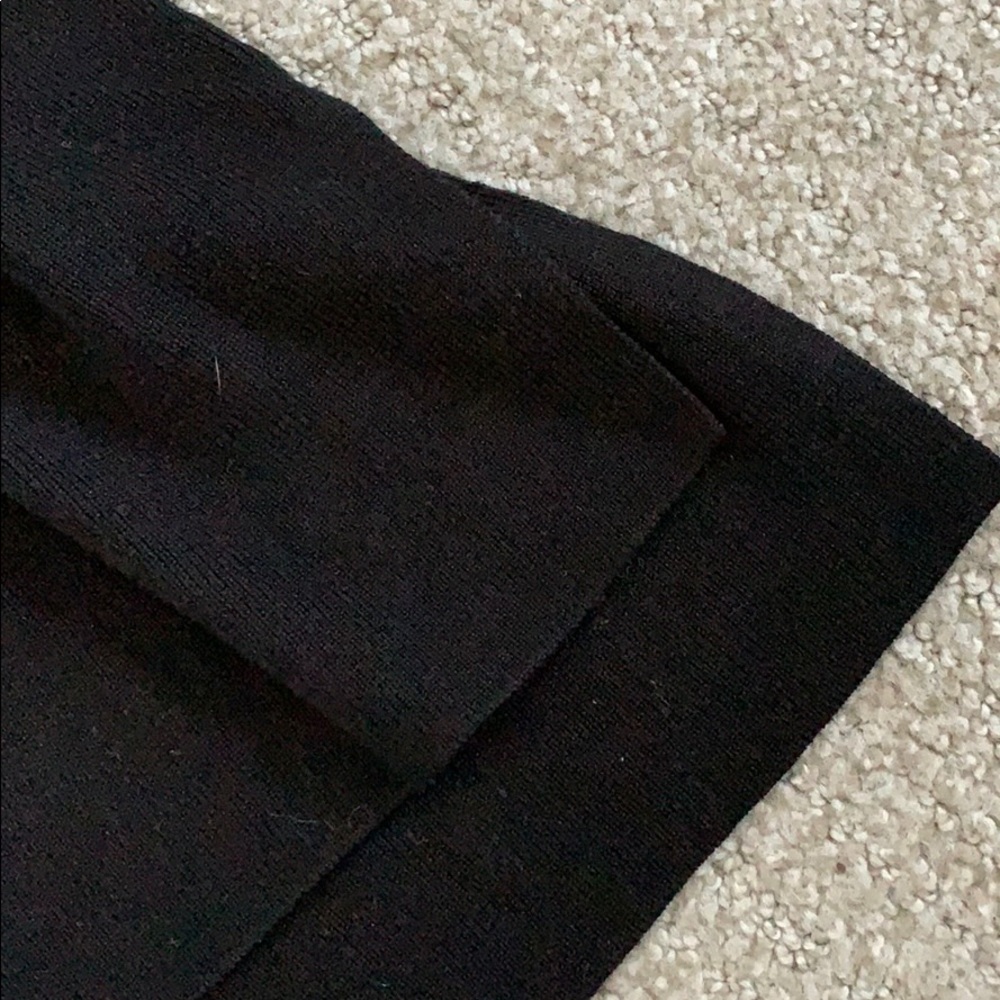 H&M basic black v-neck sweater - Picture 4 of 4